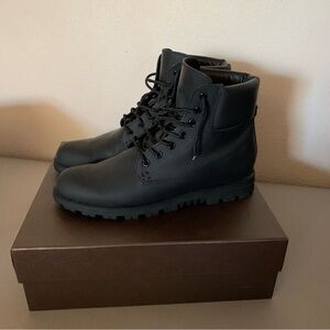 Gucci classic black boots